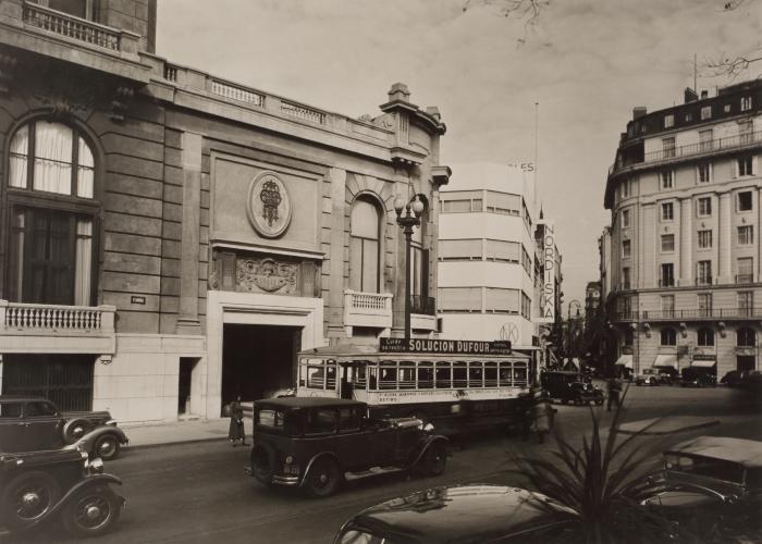 Calle Florida, esquina Charcas