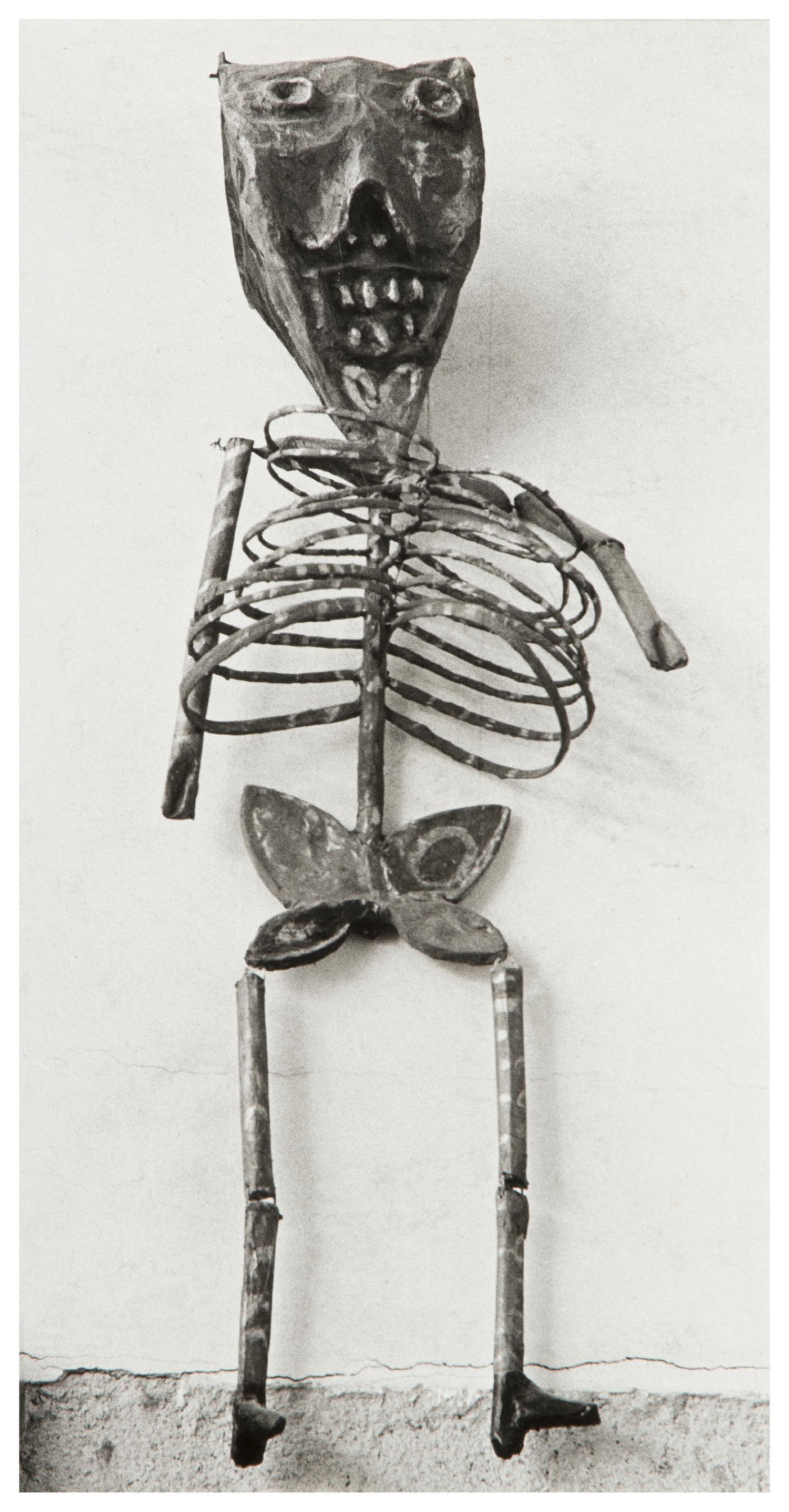Henry Moore hac&iacute;a bocetos (figuras de Judas de Carmen Caballero en la Casa Azul), del Archivo Raquel Tibol