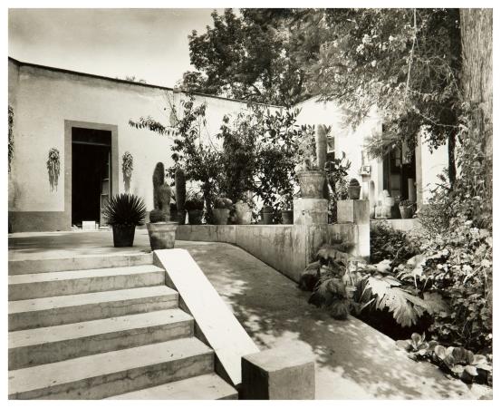Patio de la Casa Azul, del Archivo Raquel Tibol