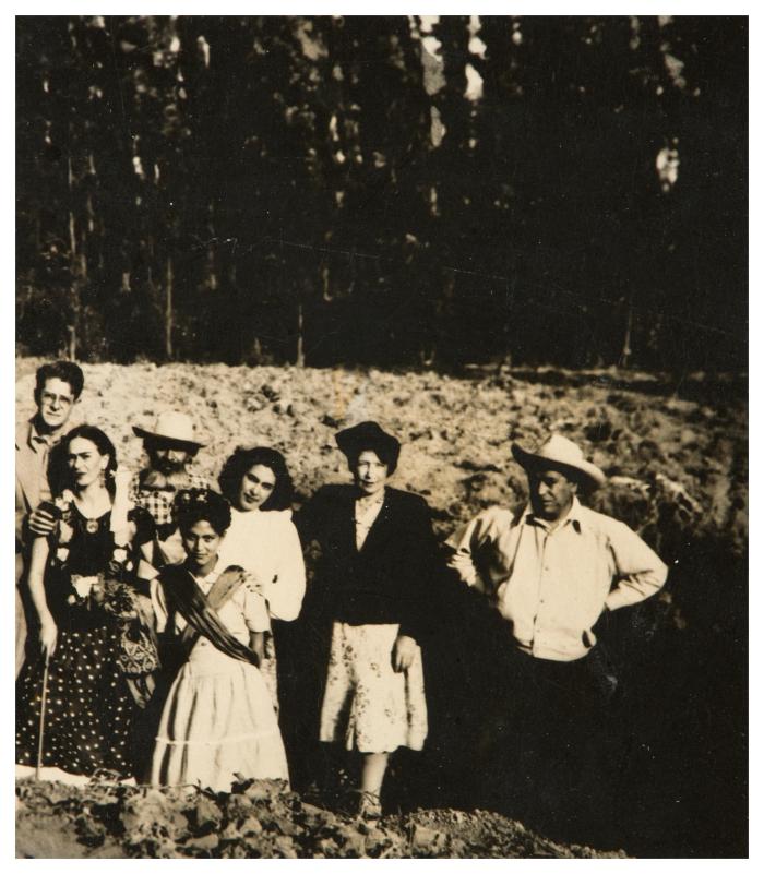 Juan O'Gorman, Frida Kahlo, Francisco Goitia y cuatro personas no identificadas, en Xochimilco, del Archivo Raquel Tibol